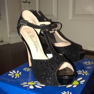 BLACK SPARKLY HEELS